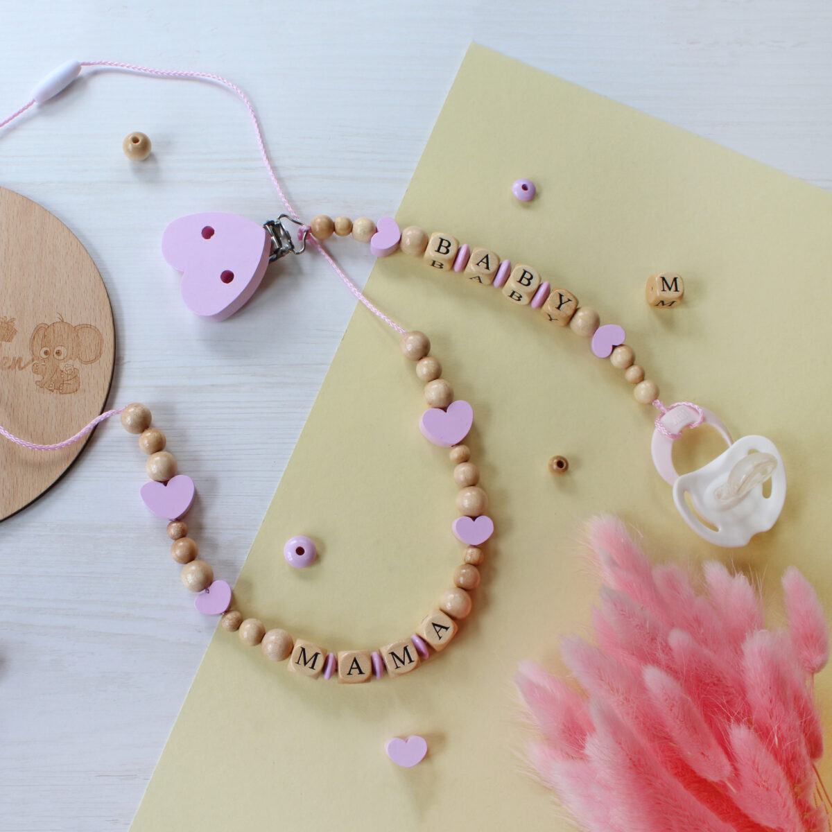 Geschenk-Set aus Stillkette und Schnullerkette in Rosa